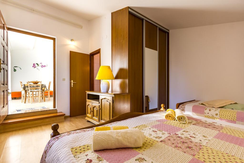 Apartment Lori Fažana エクステリア 写真